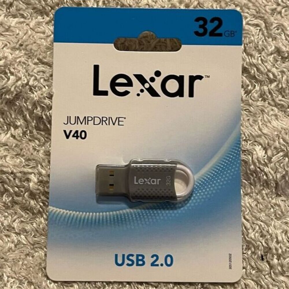 Lexar JumpDrive V40 32GB USB 2.0 Flash Drive with Keychain‎ Hole - Gray